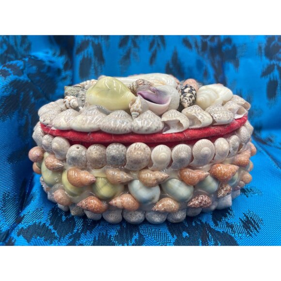 Seashell-Embellished Oval Trinket Box Red Velvet Interior & Lid - Picture 9 of 10